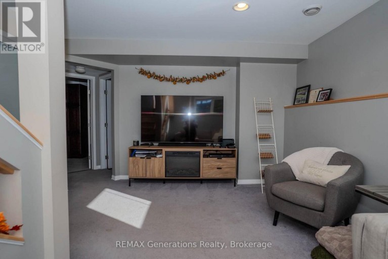 330 MONTCLAIR STREET, Thunder Bay (Current River), Ontario, P7A1M4