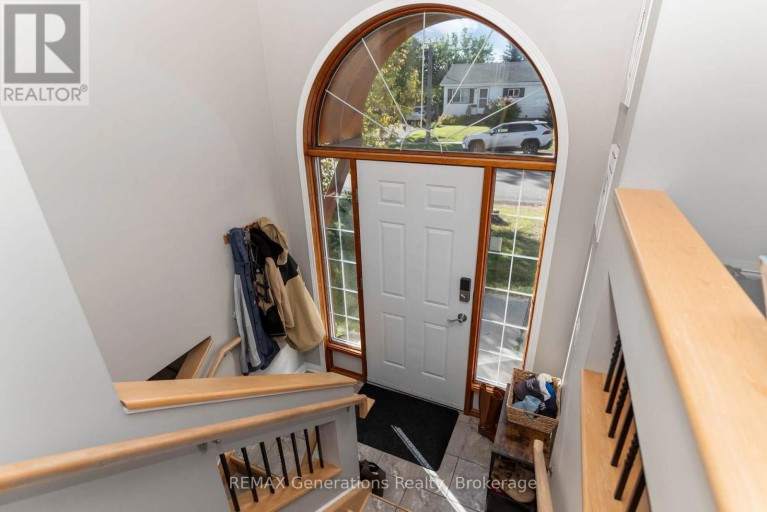 330 MONTCLAIR STREET, Thunder Bay (Current River), Ontario, P7A1M4