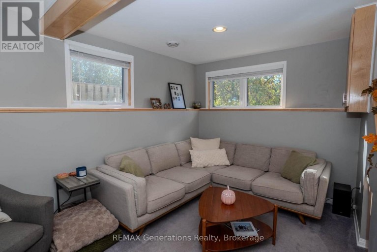 330 MONTCLAIR STREET, Thunder Bay (Current River), Ontario, P7A1M4