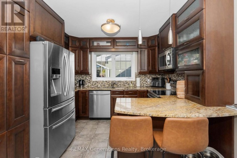 330 MONTCLAIR STREET, Thunder Bay (Current River), Ontario, P7A1M4