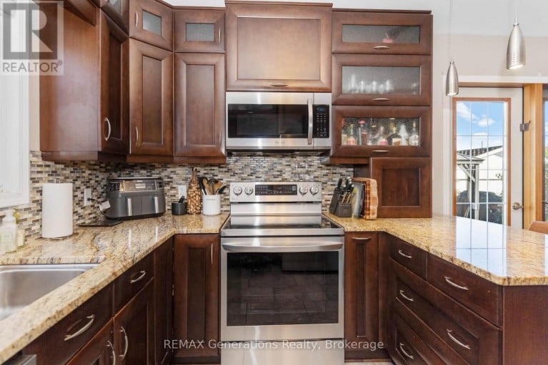 330 MONTCLAIR STREET, Thunder Bay (Current River), Ontario, P7A1M4