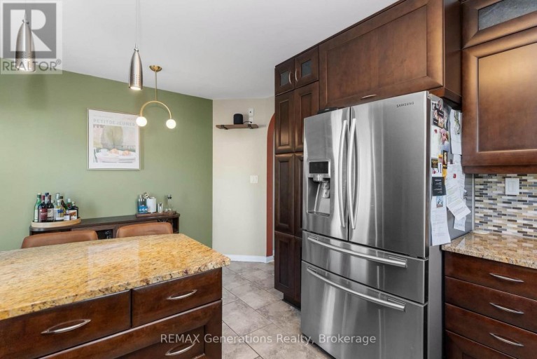 330 MONTCLAIR STREET, Thunder Bay (Current River), Ontario, P7A1M4