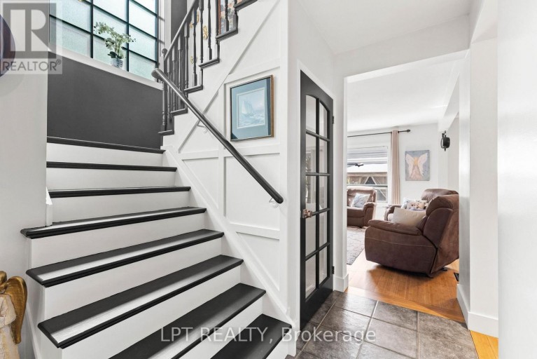 416 FLANAGAN COURT, Newmarket (Summerhill Estates), Ontario, L3X2E9