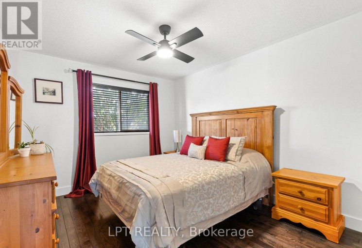 416 FLANAGAN COURT, Newmarket (Summerhill Estates), Ontario, L3X2E9