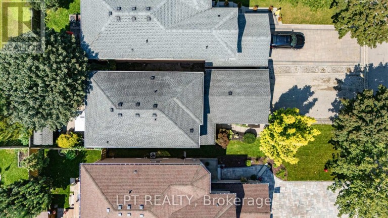 416 FLANAGAN COURT, Newmarket (Summerhill Estates), Ontario, L3X2E9