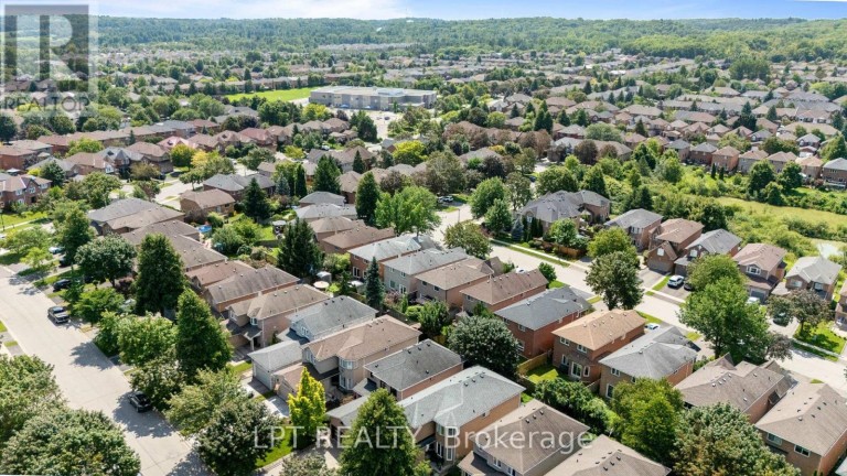 416 FLANAGAN COURT, Newmarket (Summerhill Estates), Ontario, L3X2E9
