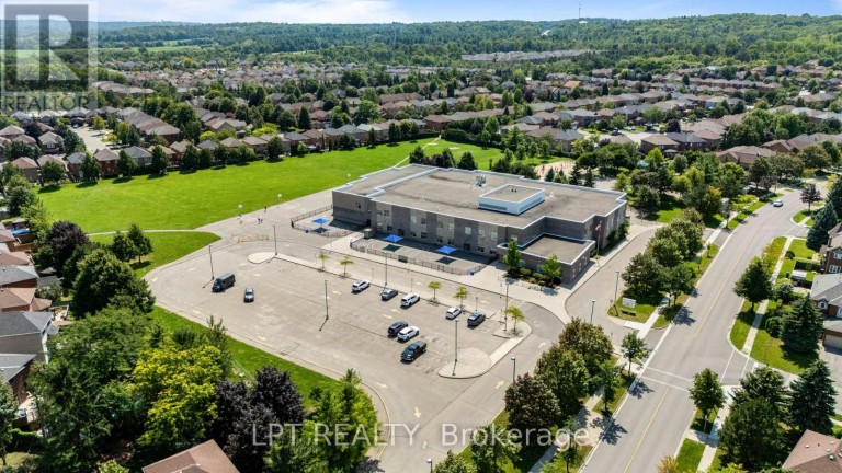 416 FLANAGAN COURT, Newmarket (Summerhill Estates), Ontario, L3X2E9
