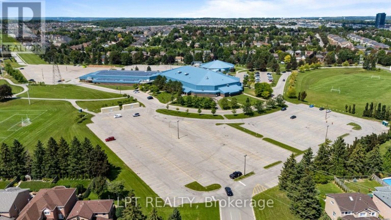 416 FLANAGAN COURT, Newmarket (Summerhill Estates), Ontario, L3X2E9