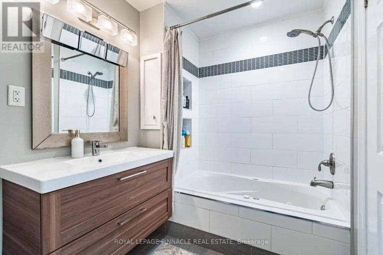 4 - 3480 UPPER MIDDLE ROAD, Burlington (Palmer), Ontario, L7M4R8