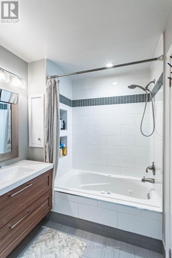 4 - 3480 UPPER MIDDLE ROAD, Burlington (Palmer), Ontario, L7M4R8