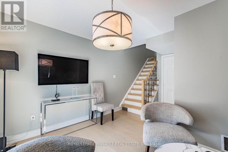 4 - 3480 UPPER MIDDLE ROAD, Burlington (Palmer), Ontario, L7M4R8