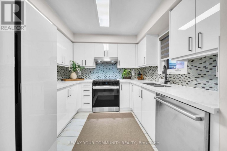 26 TED WRAY CIRCLE, Toronto (Downsview-Roding-CFB), Ontario, M3L0G5