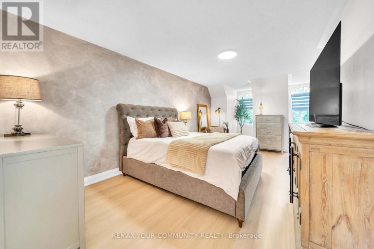 26 TED WRAY CIRCLE, Toronto (Downsview-Roding-CFB), Ontario, M3L0G5