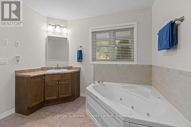 172 QUEENS BUSH DR DRIVE, Meaford, Ontario, N0H1B0