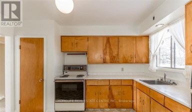 (UPSTAIRS) - 28 PRATT ROAD Barrie (Wellington) Ontario photo 13