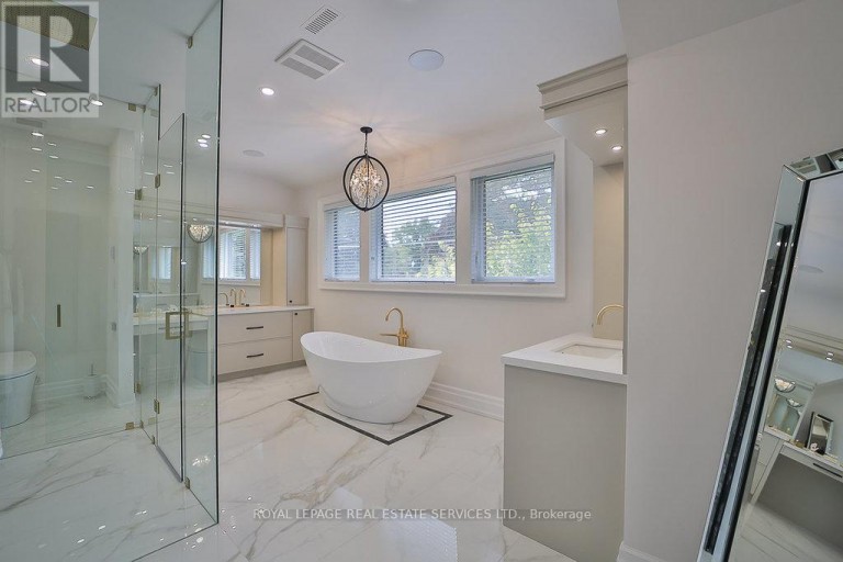 1301 TWIN OAKS DELL, Mississauga (Lorne Park), Ontario, L5H3J9