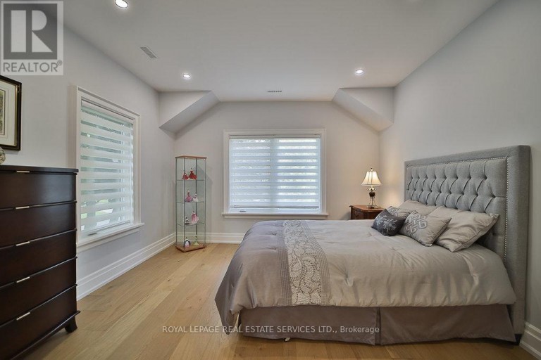 1301 TWIN OAKS DELL, Mississauga (Lorne Park), Ontario, L5H3J9