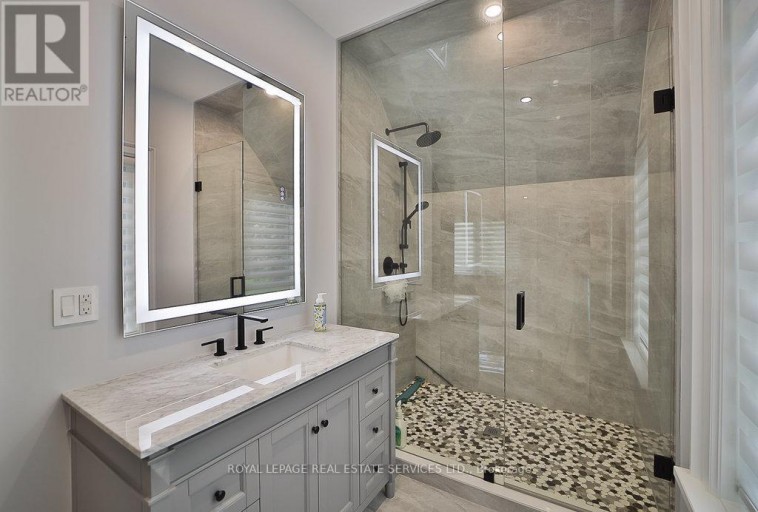 1301 TWIN OAKS DELL, Mississauga (Lorne Park), Ontario, L5H3J9