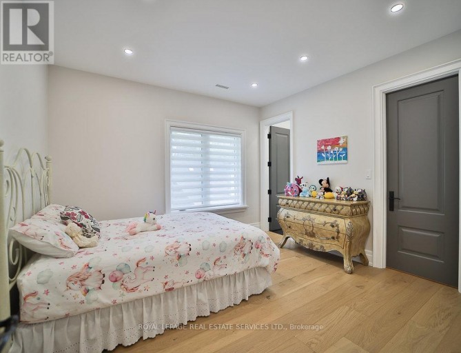 1301 TWIN OAKS DELL, Mississauga (Lorne Park), Ontario, L5H3J9