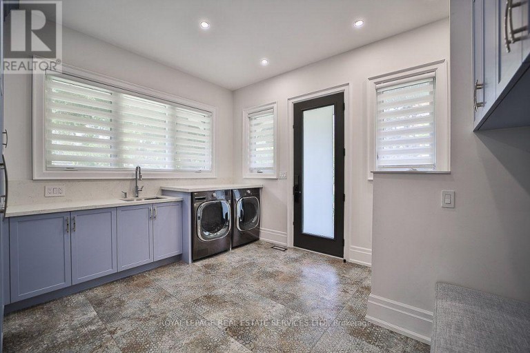 1301 TWIN OAKS DELL, Mississauga (Lorne Park), Ontario, L5H3J9