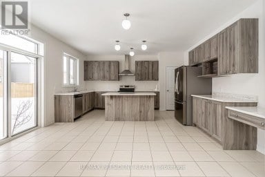 663 ANISHINAABE DRIVE Shelburne Ontario photo 13