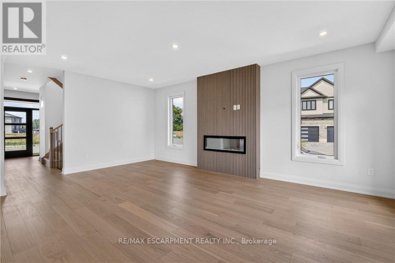 8905 ANGIE DRIVE, Niagara Falls (Forestview), Ontario, L2H3W8