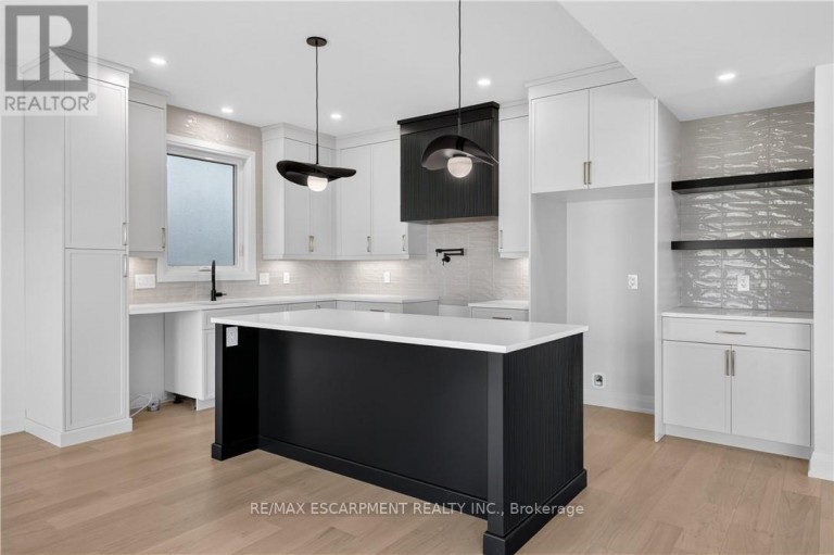 8905 ANGIE DRIVE, Niagara Falls (Forestview), Ontario, L2H3W8