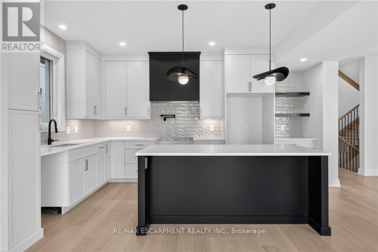 8905 ANGIE DRIVE, Niagara Falls (Forestview), Ontario, L2H3W8