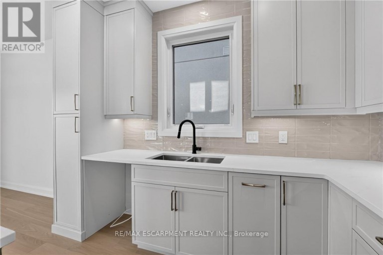 8905 ANGIE DRIVE, Niagara Falls (Forestview), Ontario, L2H3W8