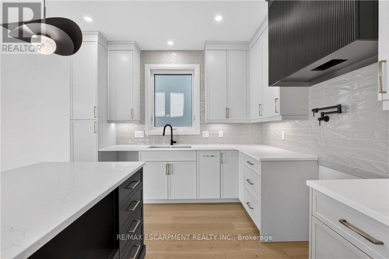 8905 ANGIE DRIVE, Niagara Falls (Forestview), Ontario, L2H3W8