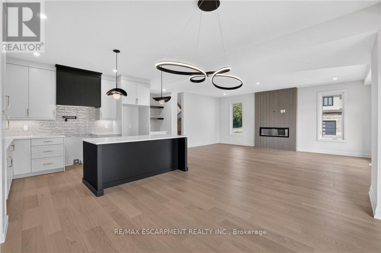 8905 ANGIE DRIVE, Niagara Falls (Forestview), Ontario, L2H3W8