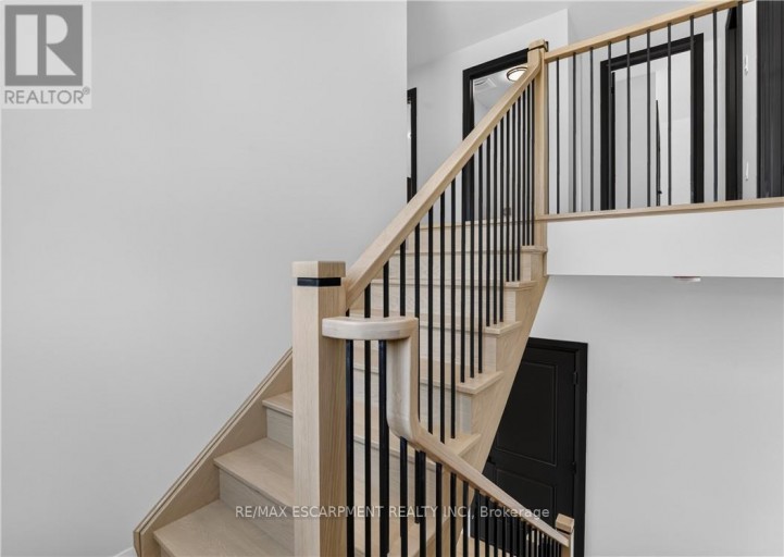 8905 ANGIE DRIVE, Niagara Falls (Forestview), Ontario, L2H3W8