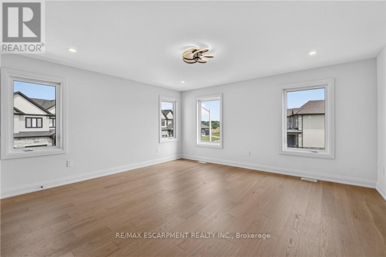 8905 ANGIE DRIVE, Niagara Falls (Forestview), Ontario, L2H3W8