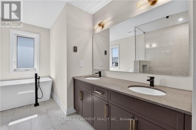 8905 ANGIE DRIVE Niagara Falls (Forestview) Ontario photo 42
