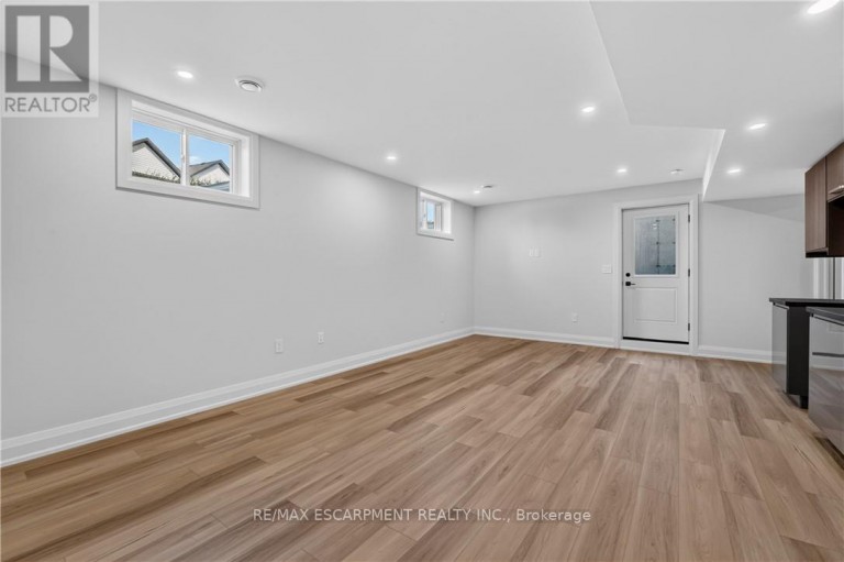8905 ANGIE DRIVE, Niagara Falls (Forestview), Ontario, L2H3W8