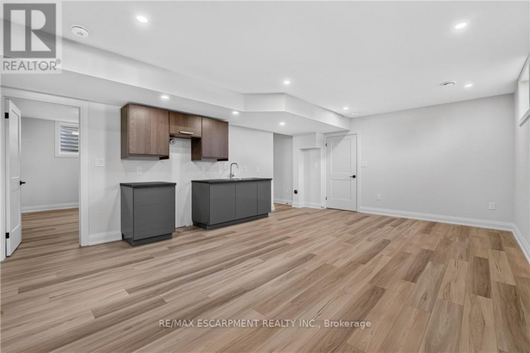 8905 ANGIE DRIVE, Niagara Falls (Forestview), Ontario, L2H3W8