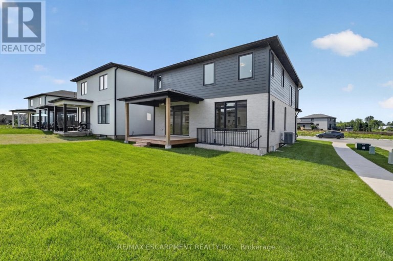 8905 ANGIE DRIVE, Niagara Falls (Forestview), Ontario, L2H3W8
