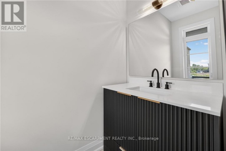 8905 ANGIE DRIVE, Niagara Falls (Forestview), Ontario, L2H3W8