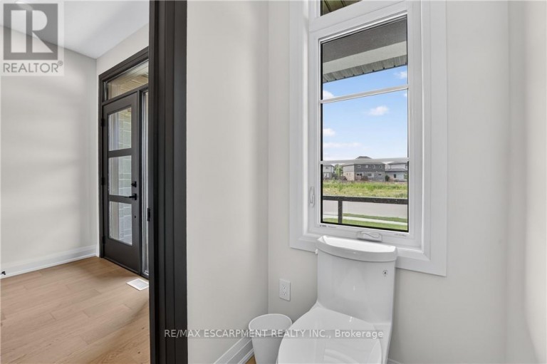 8905 ANGIE DRIVE, Niagara Falls (Forestview), Ontario, L2H3W8