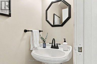 814 CAVAN COURT Oshawa (Vanier) Ontario photo 21