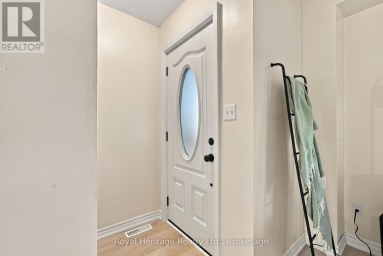 814 CAVAN COURT Oshawa (Vanier) Ontario photo 3