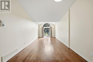 17 ALDER COURT Belleville (Belleville Ward) Ontario photo 12