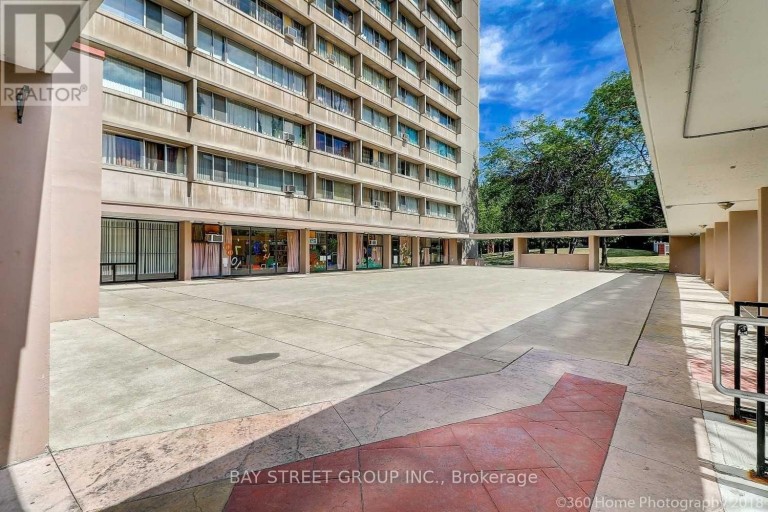 1010 - 100 LEEWARD GLENWAY, Toronto (Flemingdon Park), Ontario, M3C2Z1