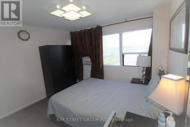 1010 - 100 LEEWARD GLENWAY Toronto (Flemingdon Park) Ontario photo 16