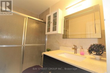 1010 - 100 LEEWARD GLENWAY Toronto (Flemingdon Park) Ontario photo 20