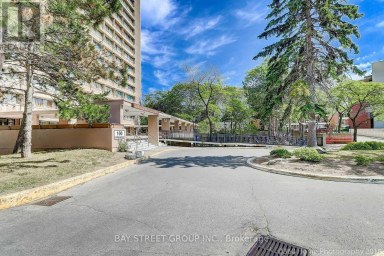 1010 - 100 LEEWARD GLENWAY Toronto (Flemingdon Park) Ontario photo 3