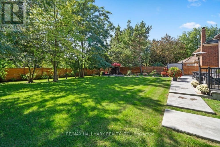 18 ARDMORE CRESCENT, Richmond Hill (Bayview Hill), Ontario, L4B2H7