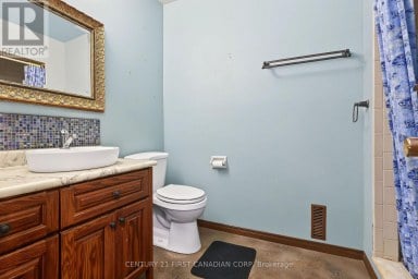 48 CORINTH COURT London East (East A) Ontario photo 23