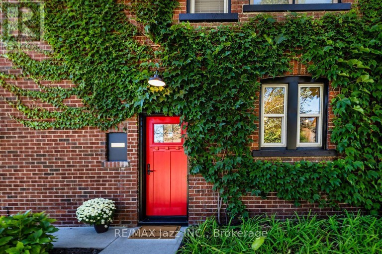 142 ADELAIDE AVENUE W, Oshawa (O'Neill), Ontario, L1G1Y8