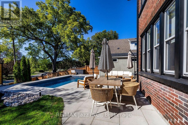 142 ADELAIDE AVENUE W, Oshawa (O'Neill), Ontario, L1G1Y8